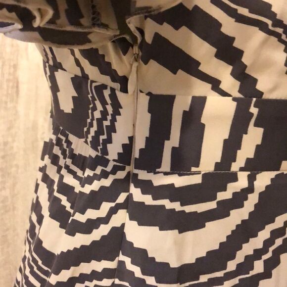 Trina Turk Gray & Cream Zebra Like Blouse - Picture 7 of 8